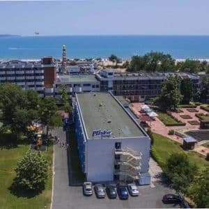 дневен изглед от дрон на Плиска - хотел до плажа в Слънчев бряг all inclusive