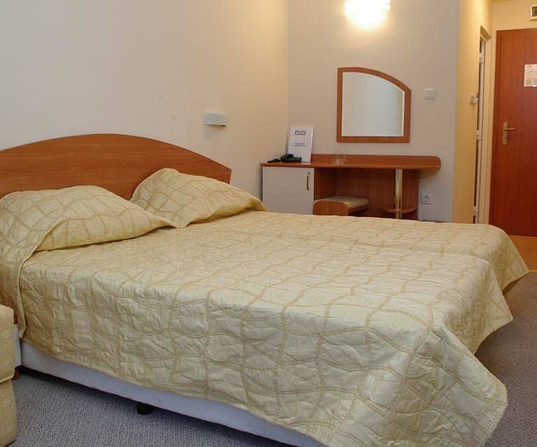 спалня с двойно легло в хотел Плиска, Слънчев бряг